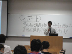 熱弁を奮う、内田講師