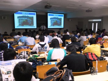 講義を聴講する学生