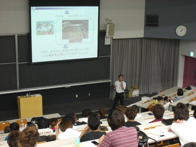 写真2:PPTによる講義