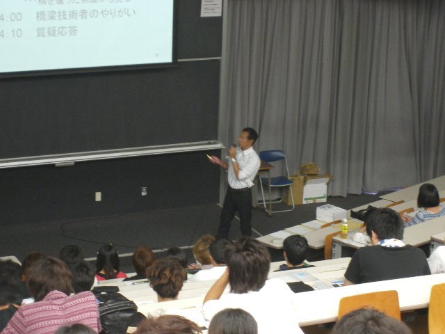 写真3:PPTによる講義