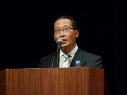 司会進行は広報小委員会 岩崎副委員長