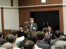 井上委員長による閉会の辞